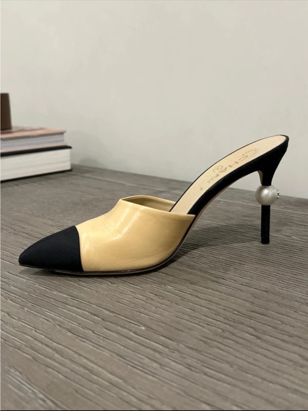 CHANEL Two-Tone Beige and Black Pointed-Toe Mules with Pearl Heel Detail 37.5 - Picture 3 of 8